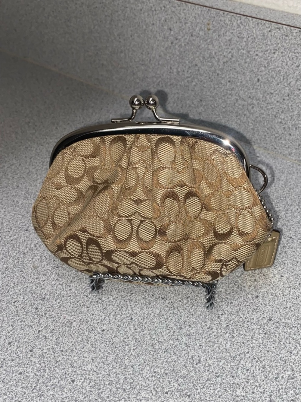 Coach Vintage Brown/Tan Kisslock Coin Purse Signature C Clasp Closure NWOT - Picture 2 of 13